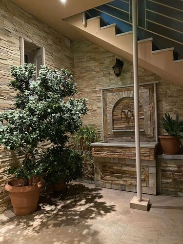 Oasis Garden Apartment