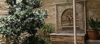 Oasis Garden Apartment