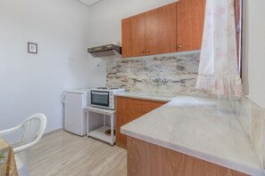 Fridge, oven, stovetop, coffee/tea maker - Villa Zina  Studio 1 (Agios Dimitrios Piliou)
