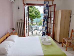 1 bedroom, iron/ironing board, travel cot, free WiFi - Villa Zina  Studio 2 (Agios Dimitrios Piliou)