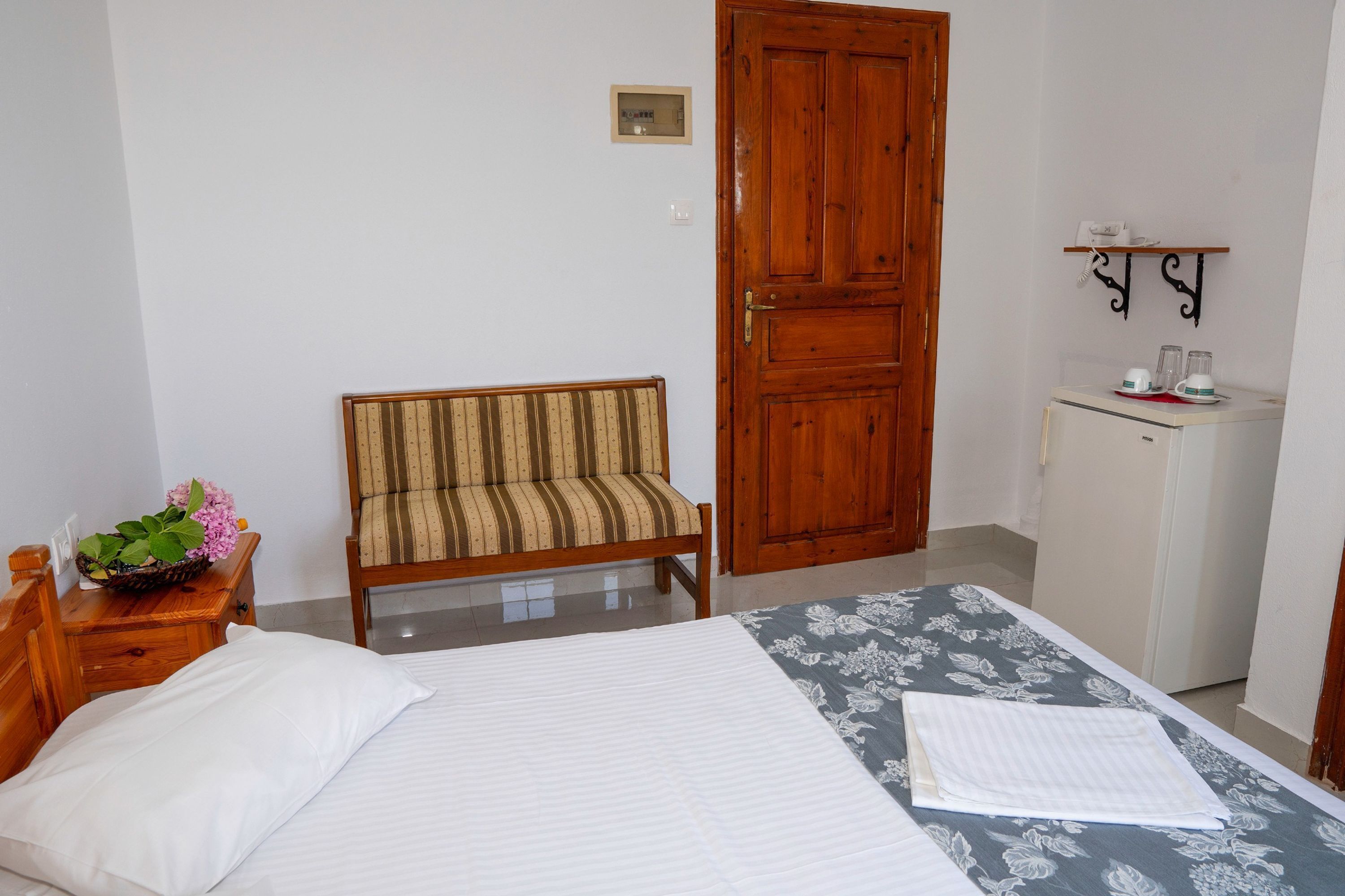 Iron/ironing board, free WiFi, bed sheets