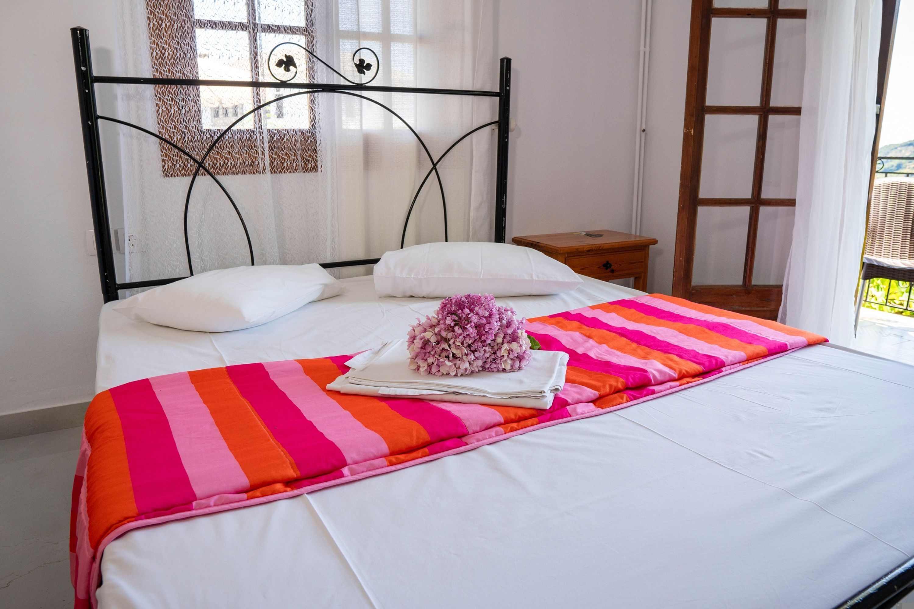 Iron/ironing board, WiFi (free), bed sheets
