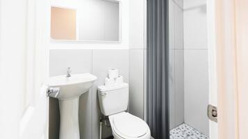 Pyyhkeet, saippua, sampoo, vessapaperi