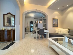 TV - The Hidden Loft in Volos Town (Volos)