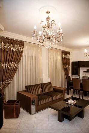 TV, offices - Vosinakis House in Volos (Volos)