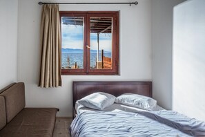 2 bedrooms, iron/ironing board, travel cot, free WiFi - Karnagio Seafront in Agria (Volos)