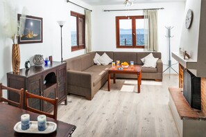 TV - Karnagio Seafront in Agria (Volos)
