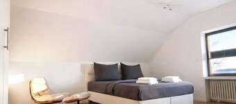 Duplex apartment in urban villa with parking & gym 3SZ