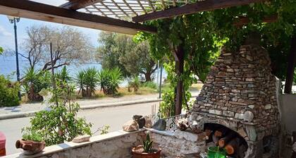 Alonaki Seafront Cottage