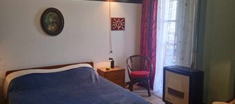 Alonaki Seafront Cottage