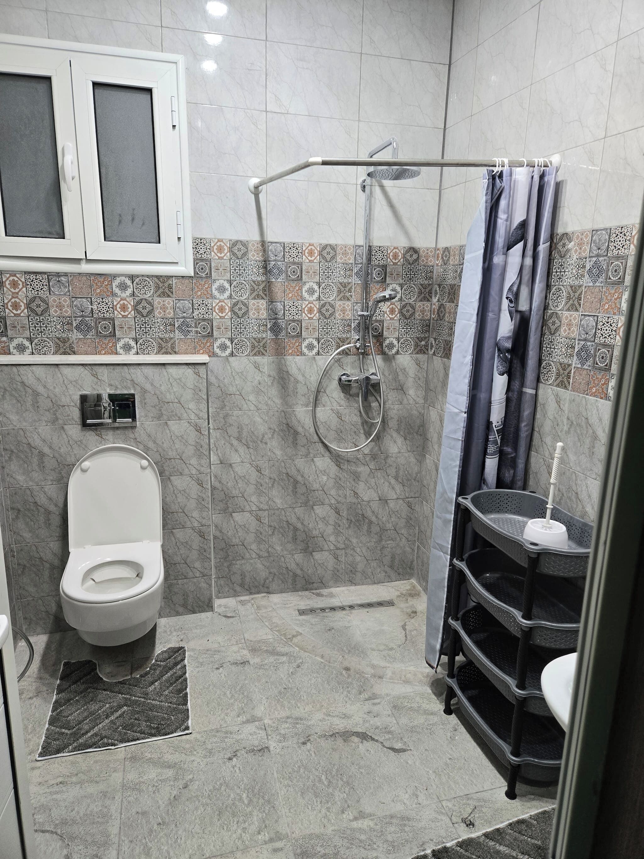Căn hộ, 2 phòng ngủ, hiên | Phòng tắm