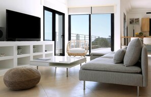 TV, DVD player, stereo - Villa Aires with Private Pool (Vrachasi)