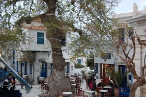 Outdoor dining - Tinos experience: the house (Panormos)