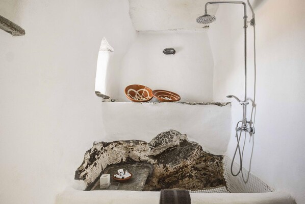 Shower, hair dryer, towels - Tinos experience: the house (Panormos)