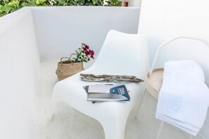 Property grounds - Mimosa: The mosaic home (Tinos)