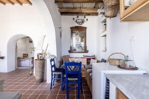 Interior - Daphnis:the artist's house (Marlas)
