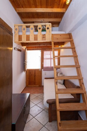 2 bedrooms, iron/ironing board, free WiFi, bed sheets - Anemelo beach house in Panormos (Panormos)