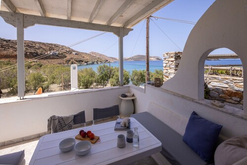 Anemelo beach house in Panormos