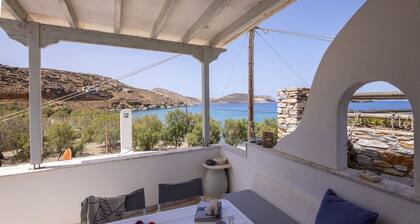 Anemelo beach house in Panormos