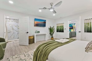 3 bedrooms, iron/ironing board, WiFi, bed sheets - Heated Pool Home with Fire Pit, Outdoor Dining & Games! (Clearwater)