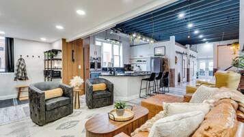 Smart-TV, Kamin, Drucker