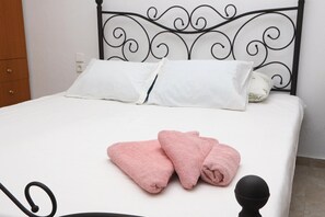 1 bedroom, iron/ironing board, travel cot, bed sheets - Nikolaou Apartments Ground Floor (Keramidi)