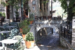 Outdoor dining - Nikolaou Apartments Ground Floor (Keramidi)