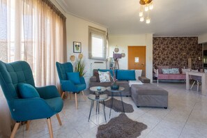 TV - Estell’s sweet luxury house (Nees Pagases)