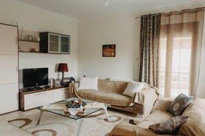 TV - DimSim Home- House with name (Trikala)