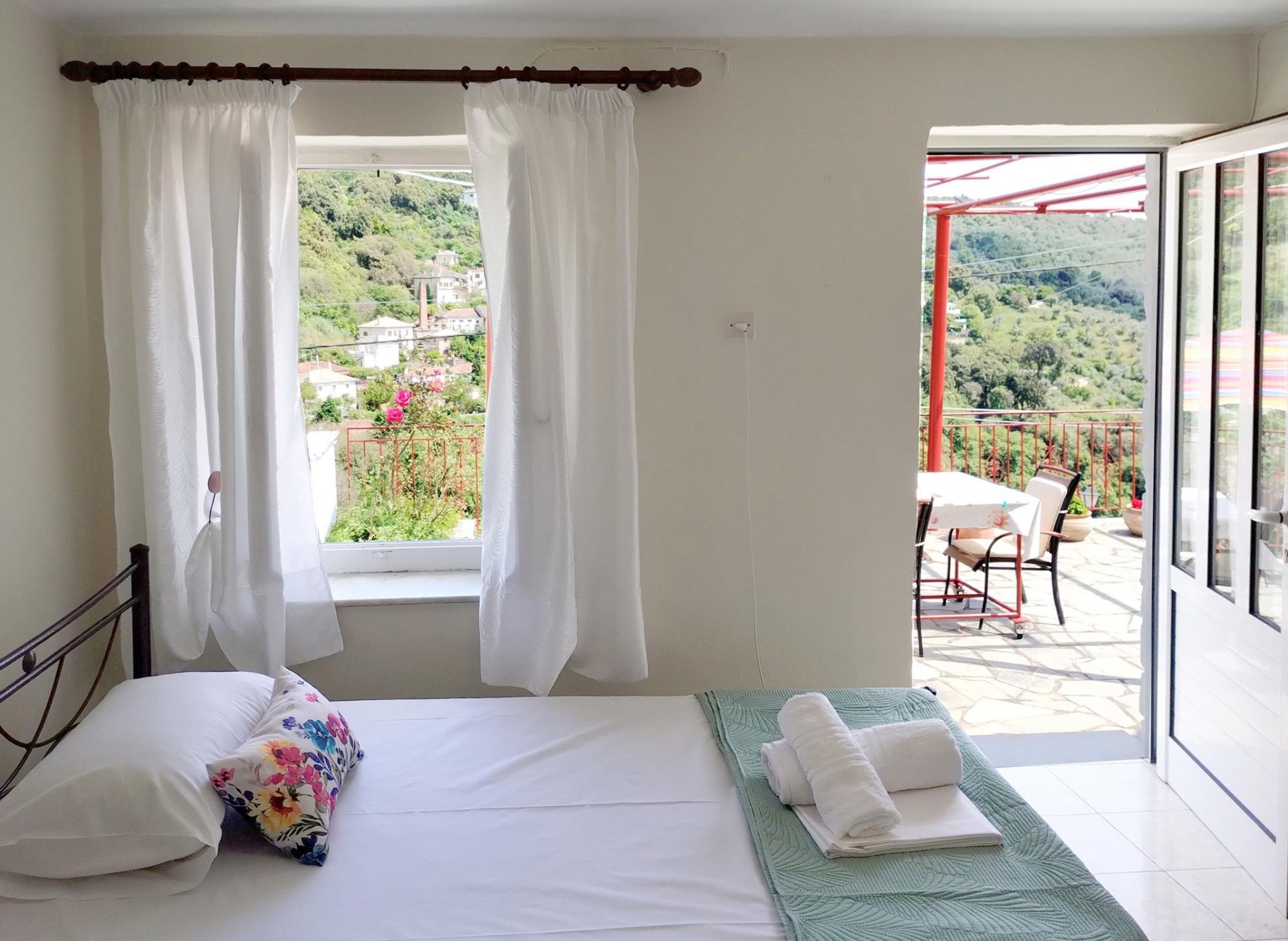 2 bedrooms, iron/ironing board, WiFi (free), bed sheets
