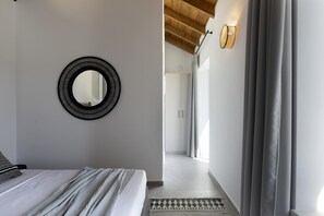1 bedroom, iron/ironing board, travel cot, free WiFi - Lichnos Luxury Studio (Sourpi)