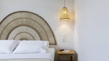 2 bedrooms, iron/ironing board, travel crib, WiFi (free)