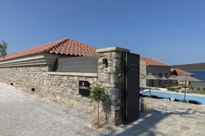 Exterior - Lichnos Luxury Maisonette 2 (Sourpi)