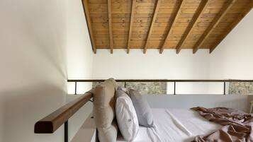 2 bedrooms, iron/ironing board, travel cot, free WiFi