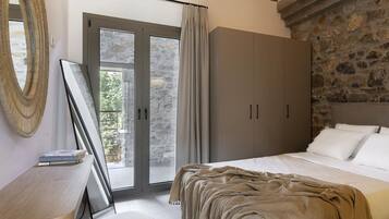 2 bedrooms, iron/ironing board, travel crib, WiFi (free)