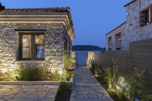 Property grounds - Lichnos Luxury Suite (Sourpi)