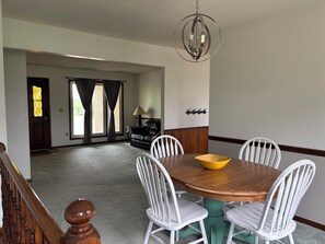 Dining - Quaint 3-bedroom farmhouse with AC in peaceful rural Hillsboro (Peabody)