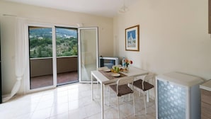 Dining - Myrtos Cottages Polimnia (Divarata)