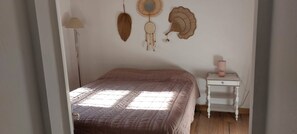 1 bedroom, internet, bed sheets - Country house for rent carpentras serres (Carpentras)