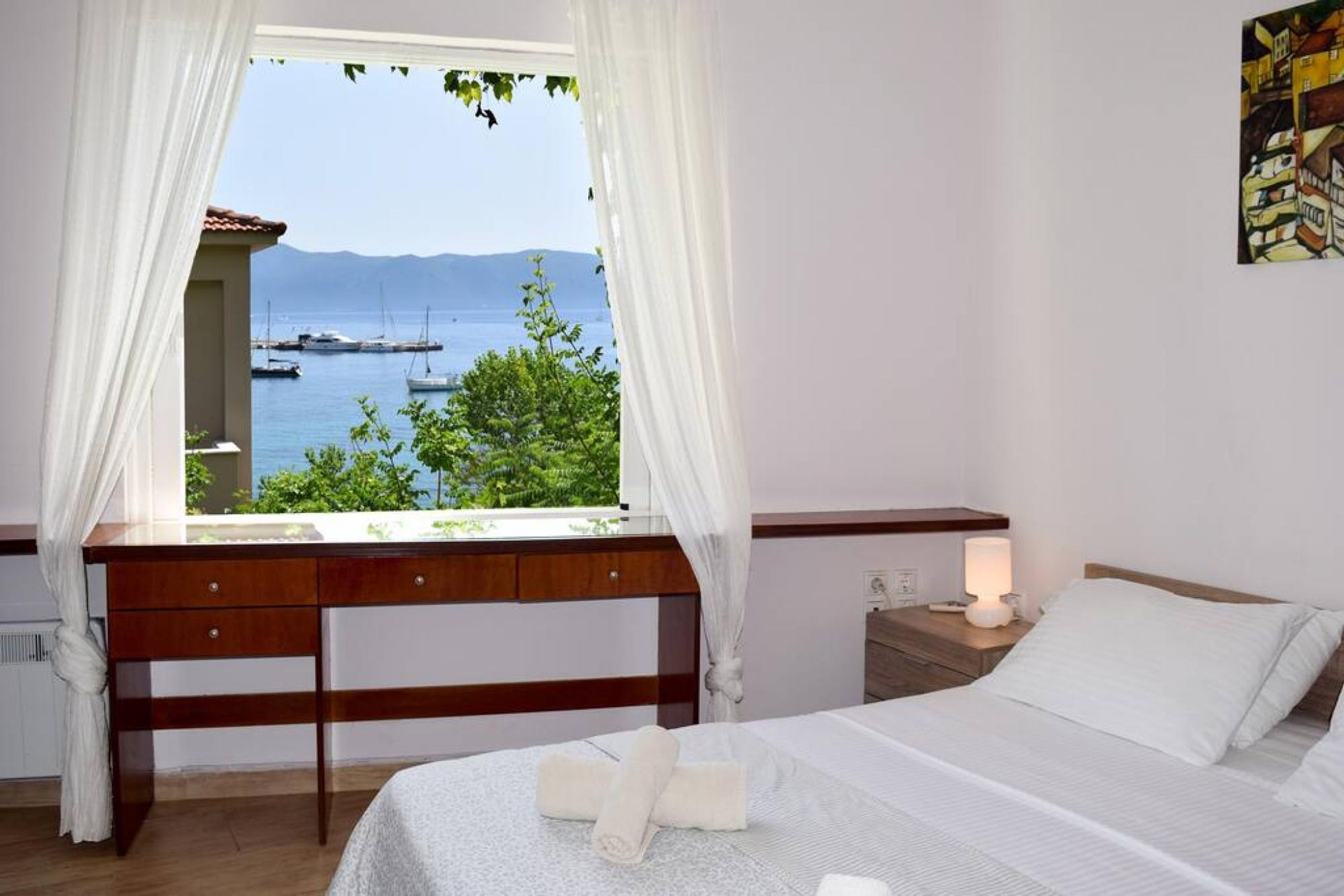 2 bedrooms, iron/ironing board, travel crib, WiFi (free)