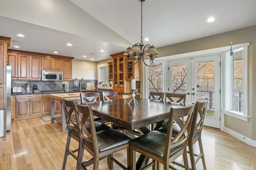 Private Ranch Retreat- Double Pickleball, Spa, Theater, Equestrian, VIEWS!!