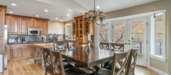 Private Ranch Retreat- Double Pickleball, Spa, Theater, Equestrian, VIEWS!!