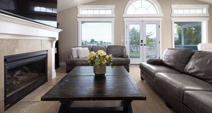 Private Ranch Retreat- Double Pickleball, Spa, Theater, Equestrian, VIEWS!!