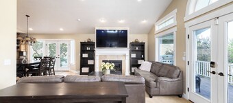 Private Ranch Retreat- Double Pickleball, Spa, Theater, Equestrian, VIEWS!!