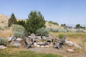 Property grounds - Private Ranch Retreat- Double Pickleball, Spa, Theater, Equestrian, VIEWS!! (Eagle Mountain)