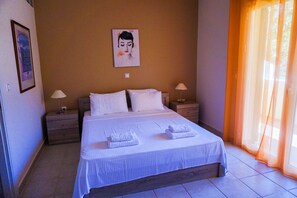 Fer et planche à repasser, Wi-Fi gratuit, draps fournis