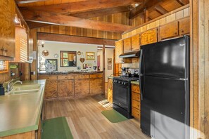 Fridge, microwave, oven, stovetop - NEW! Arcade Room, Hot Tub, Pet Friendly Near Slope (Big Bear Lake)
