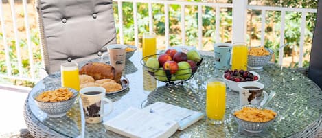 屋外ダイニングエリア