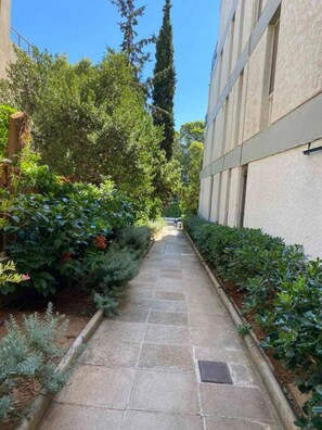 Property grounds - Sea Urban 4, Varkiza (Vari)