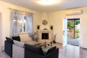 TV, fireplace - Sunset bliss villa in Karteros (Agios Romanos)